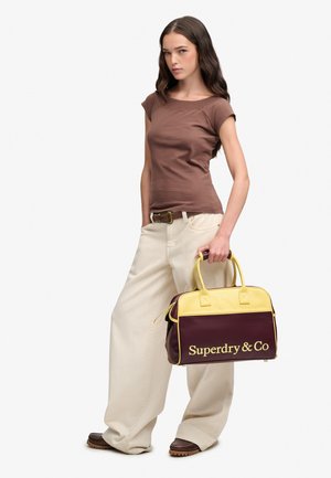Superdry & Co, SUPERDRY HERITAGE RETRO GYM BAG.. - Sportstasker - burgundy yellow