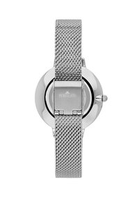 Orologio con cinturino in maglia argentata che presenta una cassa rotonda con finitura liscia e una chiusura in acciaio inossidabile, decorato con il nome del marchio inciso.