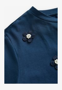 Unselected, navy