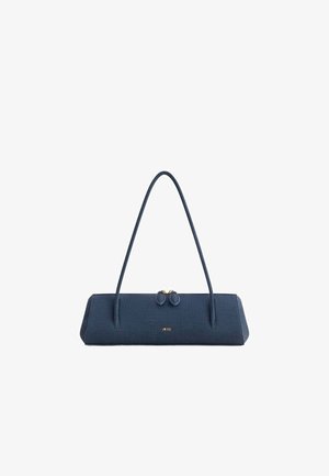 Sac à main rectangulaire bleu marine avec deux fines bretelles, fermetures éclair dorées et petit logo doré "JW PEI" centré sur le devant.