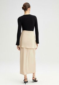 Touché Privé WITH SLIT - Tops ar garām piedurknēm - black