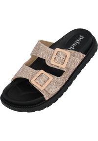 Twee-bandin slide sandaal met een gestructureerde roségouden band met vierkante gespen op een zwarte zool, die een casual en comfortabele stijl biedt.
