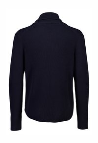 Marineblaue gerippte Pullover mit hohem Kragen, langen Ärmeln und einem leicht geschwungenen Saum. Der Stoff hat ein weiches, strukturiertes Aussehen.