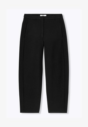 Pantalon noir sur mesure longueur cheville avec poches latérales, fermeture frontale dissimulée, ceinture plate et coupe droite.