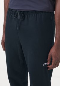 ICANIWILL ACTIVITY PANTS MEN - Treniņtērpa apakšdaļas - black
