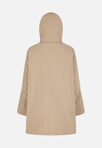 Giacca beige con cappuccio e vestibilità ampia, caratterizzata da una texture liscia e un orlo dritto. Il retro presenta un design semplice e pulito, privo di decorazioni.