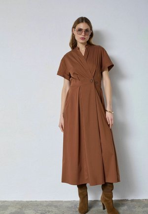 Co'couture, ELARACC WRAP SS DRESS - Denné šaty - suntan