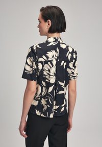 adL SLITTED  - Camicia - printed black