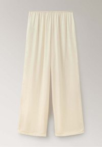 Pantalon ample à jambes larges de couleur crème avec une ceinture élastique, suspendu sur un fond neutre.
