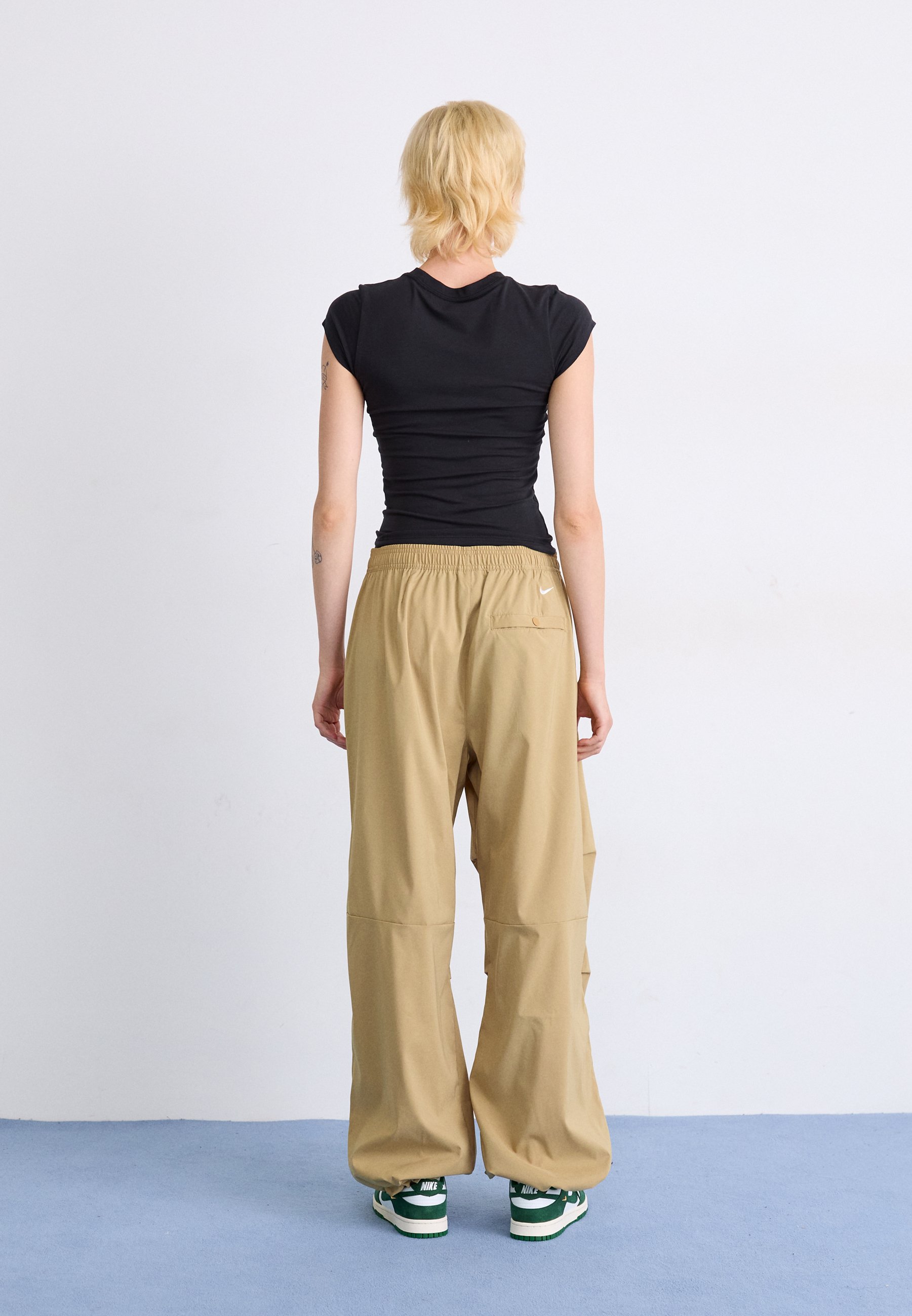 Nike ACG ACTIVITORIUM PANT - Trousers - parachute beige/light