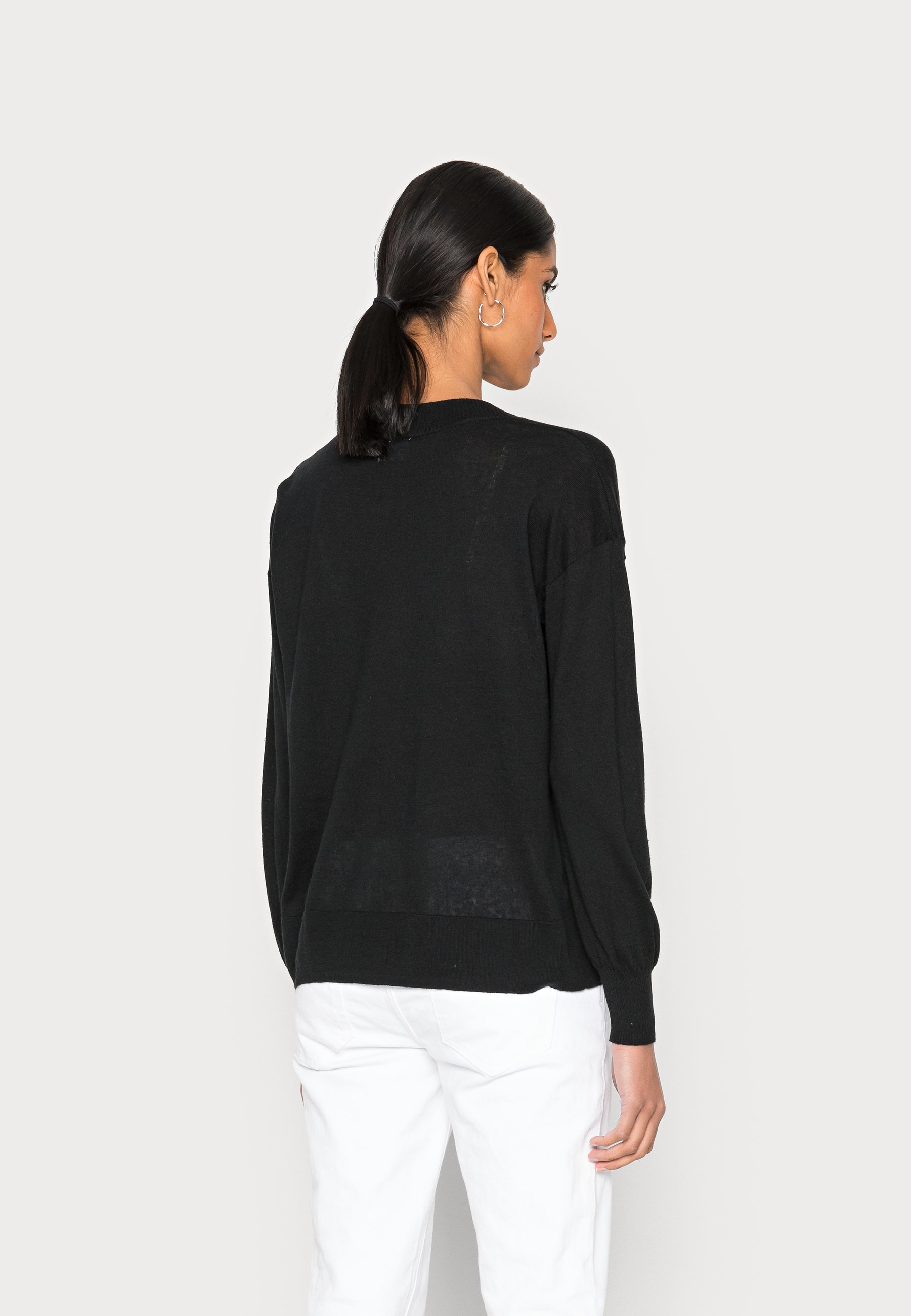 gap black jumper