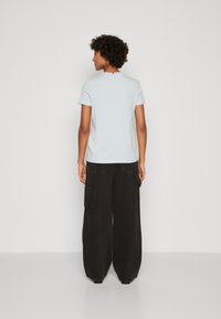 Tommy Hilfiger SIGNATURE TEE - Marškinėliai su spaudiniu - breezy blue