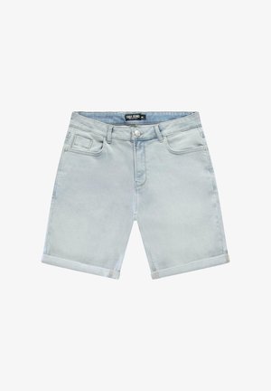 Lichtblauwe denim shorts met omgeslagen boorden, vijfzakkenmodel en een knoopsluiting. Soepele textuur met subtiele vervagingen en zonder zichtbare patronen.