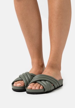 WIDE FIT VEGAN CUSHY CROSSOVER SLIDE - Pantofle - dusty green