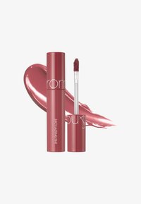 Leppefarget med matt finish i en myk rosa nyanse, med en sylinderformet tube og en doe-foot applikator; inkluderer et prøve av produktet.
