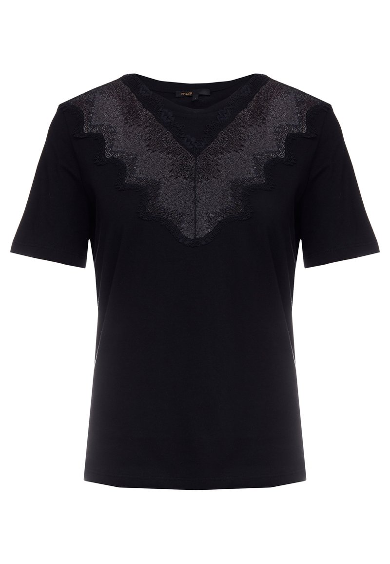 Camiseta negra de manga corta, con un diseño texturizado de lentejuelas oscuras en forma de V en el escote y bordes en forma de ondas.