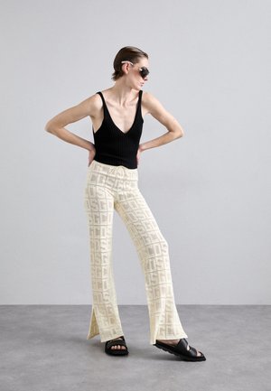 GCDS MONOGRAM MACRAME  - Trousers - whitecup