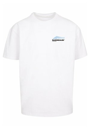 T-shirt bianca in cotone con scollatura rotonda, vestibilità ampia, caratterizzata da una grafica di un'onda blu e il testo "MJGONZALES" in nero sul davanti.