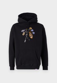 Schwarzer Hoodie mit einer vorderen Kängurutasche, verziert mit buntem grafischen Stickdesign, das Würfel und Symbole im Brustbereich umfasst.