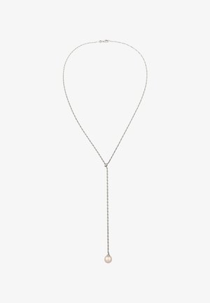 Sølvekæde med et delikat led-design, med et enkelt pink perlevedhæng hængende fra et længere kædeled.