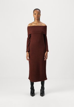 VMBELLA OFF SHOULDER DRESS - Svetríkové šaty - fired brick