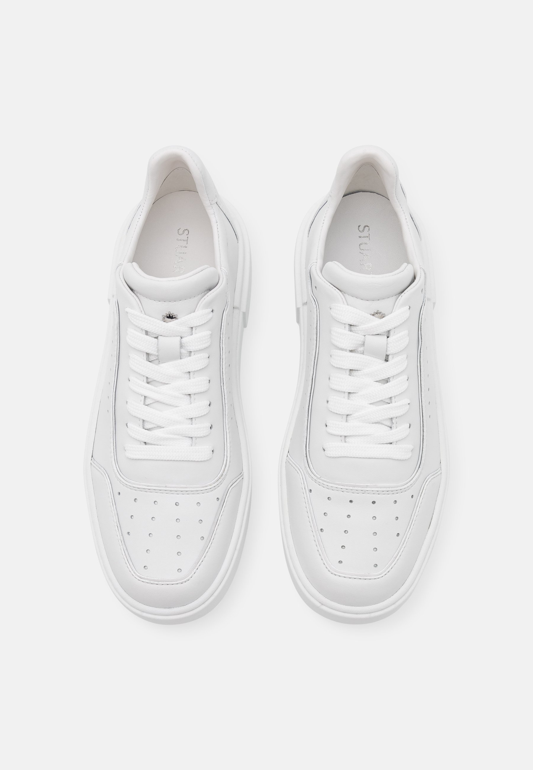 stuart weitzman ryan low top sneaker