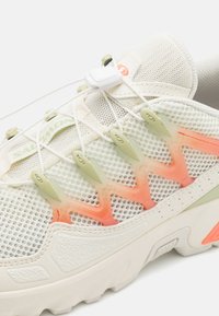Salomon Sportstyle ACS OG UNISEX - Tossud - vanilla ice/celadon green/fresh salmon