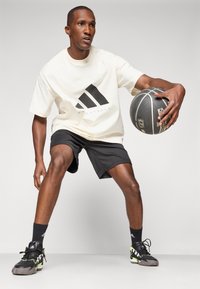 adidas Performance TEE - T-shirts med print - chalk white/black