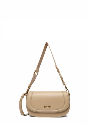 Beige skuldertaske i læder med justerbar rem og gyldt "BADURA" logo på forflappen, simpelt og elegant design.