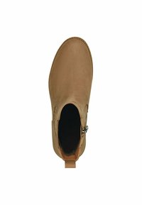 Bottine en cuir tan avec un bout rond, texture lisse, fermeture éclair sur le côté et une lanière au talon pour un enfilage facile.