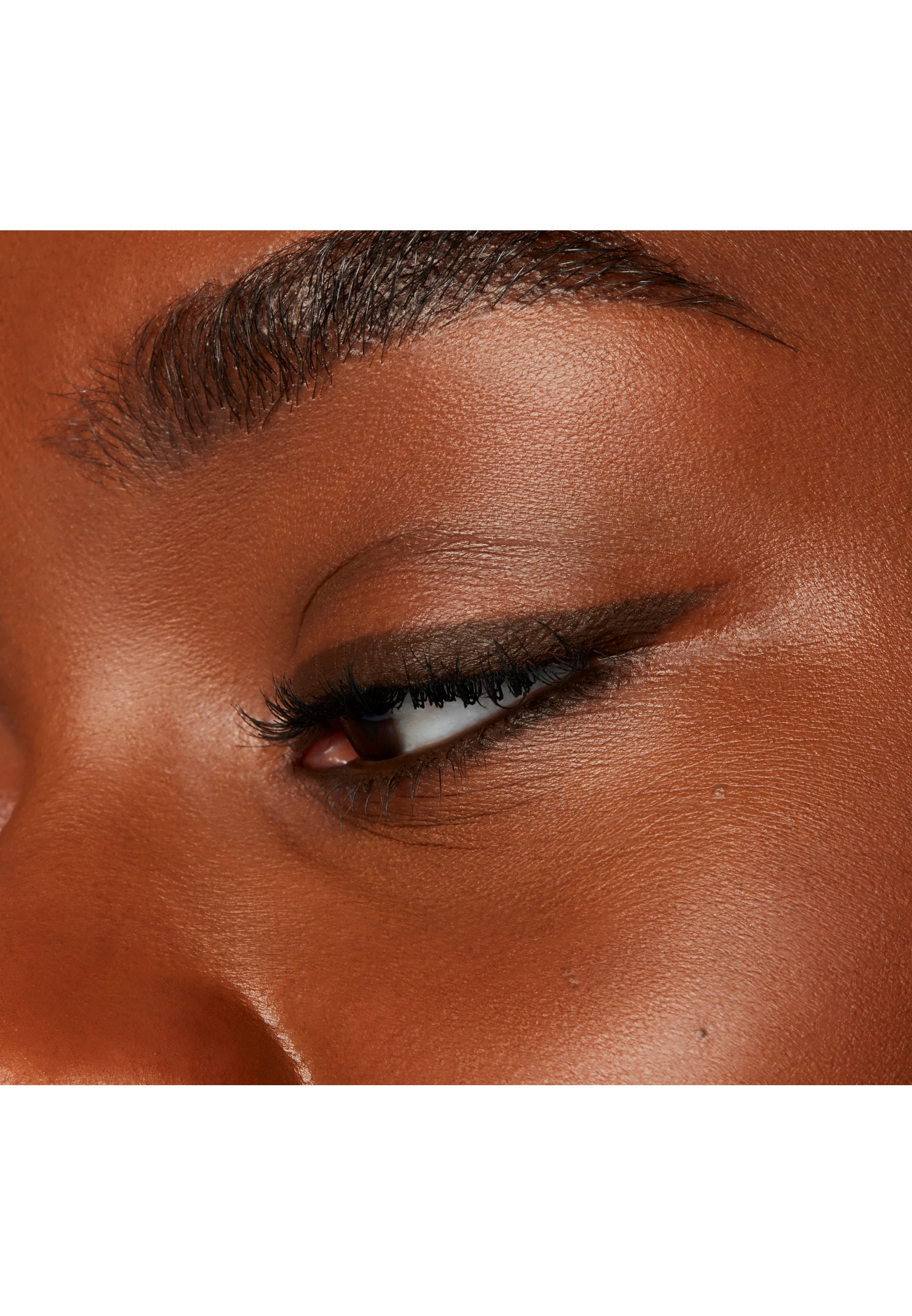 Makki Ultrapräziser Flüssiger Eyeliner Tiefschwarz - Mit Feiner Spitze Für Perfekten Strich