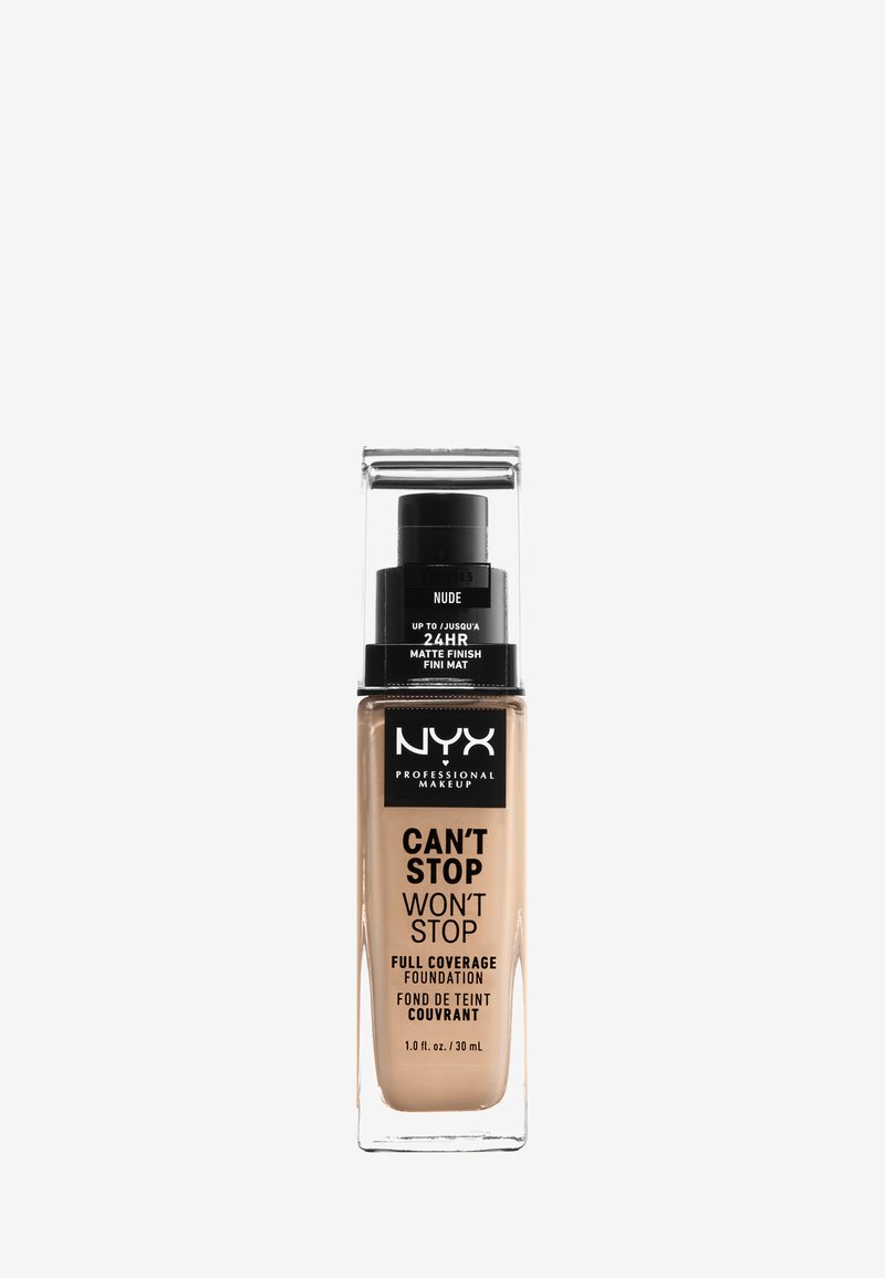 NYX Can't Stop Won't Stop-foundation i en klar glasflaska med en svart pump; märkt 'Nude', matt finish, 30 ml, full täckning.