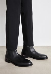 Tommy Hilfiger CORE CHELSEA Stiefelette black/schwarz