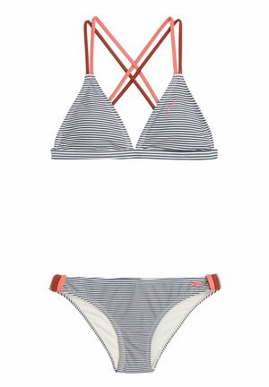 Haut de bikini rayé avec des bretelles corail croisées et bas assortis ; comporte des rayures bleu marine et blanches, avec une texture lisse et des bandes élastiques.