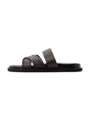 Schwarze Slide-Sandalen mit strukturierten und glatten Riemen, einer flachen Sohle und minimalistischem Design. Geeignet für den Freizeitgebrauch.