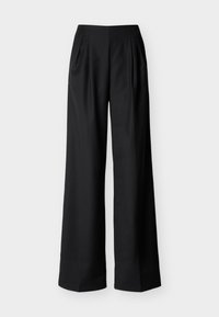 Μαύροι φαρδιοί ψηλόμεσοι παντελόνες με πιέτες μπροστά και πλαϊνές τσέπες, παρουσιασμένοι σε απλό ανοιχτό φόντο.