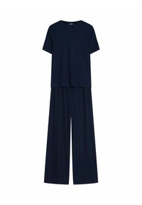 Granatowy dwuczęściowy komplet składający się z luźnej bluzki z krótkim rękawem oraz spodni o szerokich nogawkach wykonanych z prążkowanej tkaniny. Gładka tekstura na całej powierzchni.