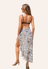 Cupshe Complementos de playa - brown