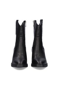 Botas negras hasta el tobillo hechas de cuero suave, con bordados en tono, puntera redonda y una cremallera lateral para facilitar su uso.