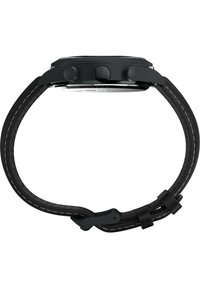 Orologio da polso nero con cassa rotonda, due pulsanti, cinturino in pelle e dettagli in cucitura bianca. Presenta una copertura in vetro trasparente.