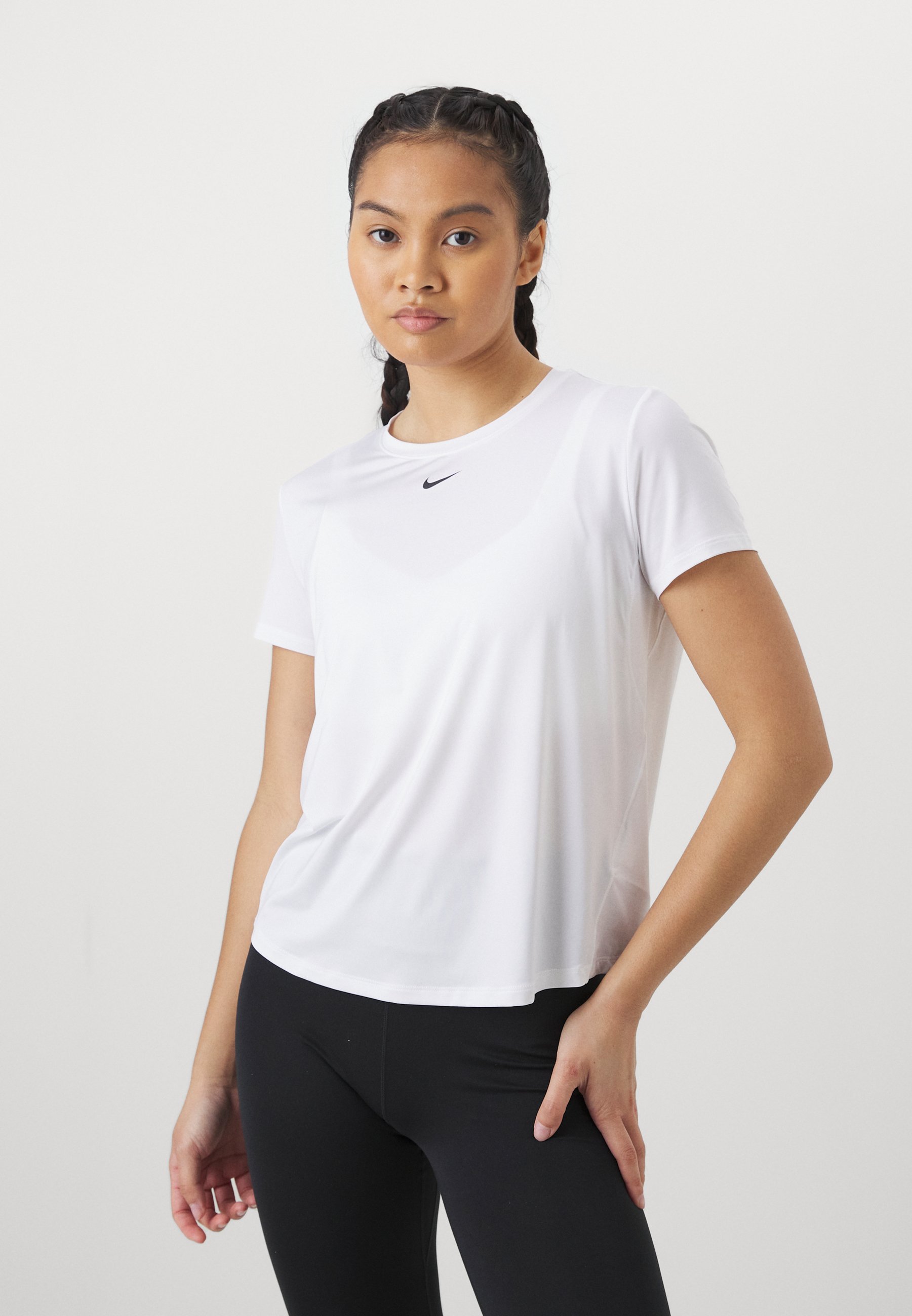 white nike womens t shirt