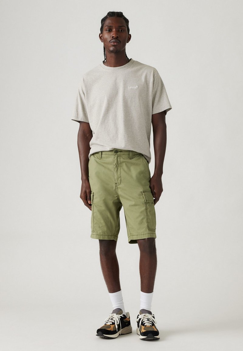 Levi's® - CARRIER CARGO - Shorts - olive night, Enlarge