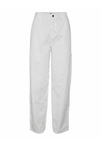 Pantalons rayés blancs avec une coupe décontractée, dotés d'une fermeture à bouton et de passants de ceinture. Le tissu a une texture lisse et un motif à rayures verticales.