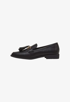 Schwarze Lederloafers mit flacher Sohle, dekorativen Quasten und einem goldfarbenen Hardware-Akzent am Riemen. Glatte Oberfläche und klassisches Design.