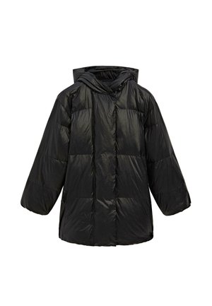 Manteau doudoune noir avec capuche, fabriqué en matériau brillant et matelassé. Présente une coupe ample, des manches longues et des fermetures à pression à l'avant.
