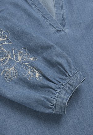 Cellbes of Sweden, TUNIC IN LIGHT DENIM WITH EMBROIDERY - Bluse - medium blue denim
