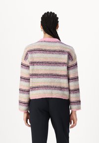 Vero Moda VMROXYO-NECK  - Trui - fuchsia pink/birch/cosmic sky /forest shade/plum