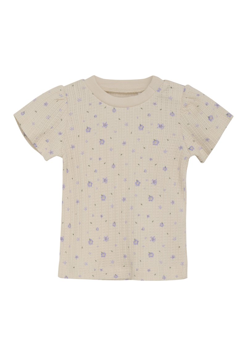 Kortærmet top i ribbet beige stof med et blomstermotiv med små lilla blomster og grønne detaljer. Rund halsudskæring, blød tekstur.