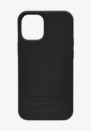 Schwarze Silikon-Handyhülle mit eingeprägtem "URBAN CLASSICS"-Logo, präzisen Ausschnitten für Kamera und Tasten sowie glatter, matter Oberfläche.