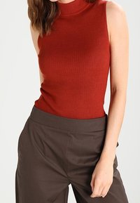 Zalando Essentials Top - cognac